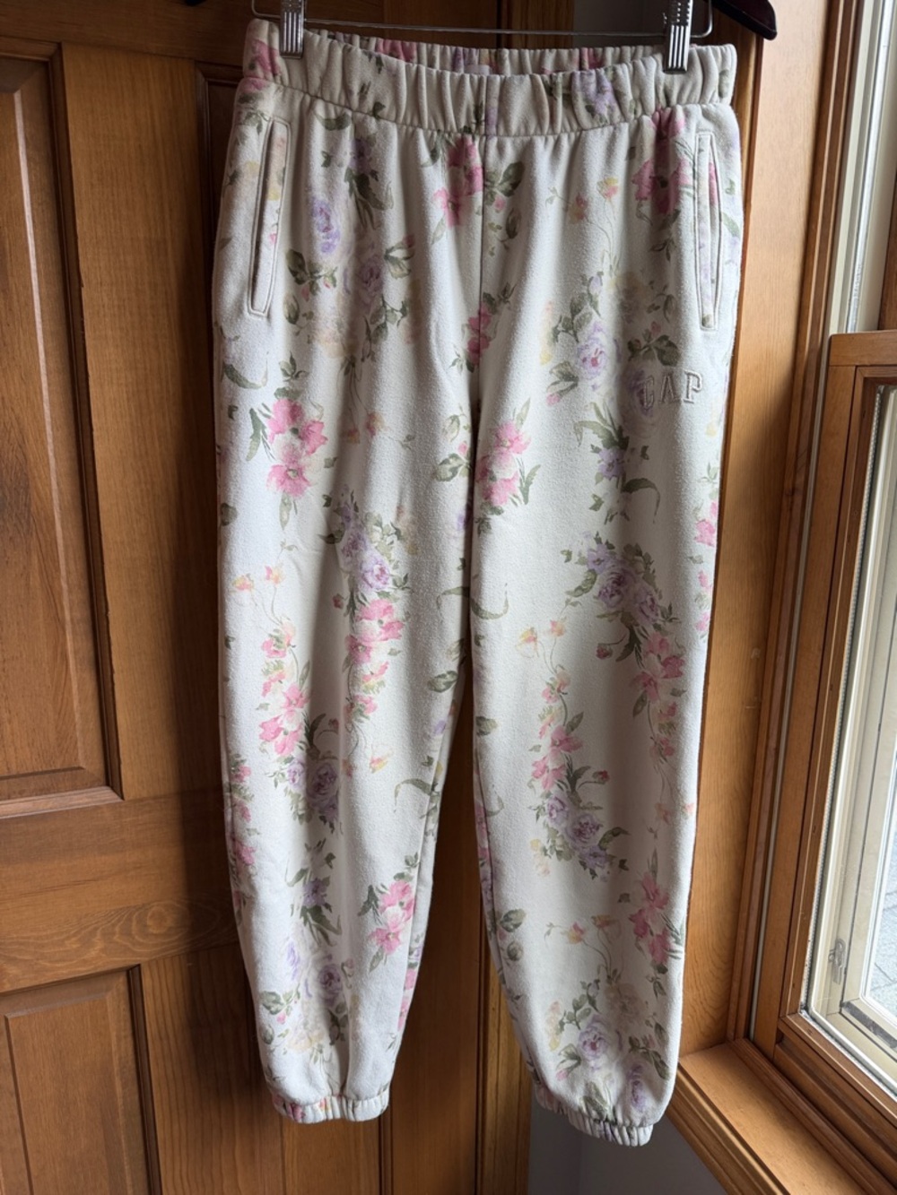 GAP x LoveShackFancy Cream Sweatpants with Pink & Lavender Floral Print Sz Small